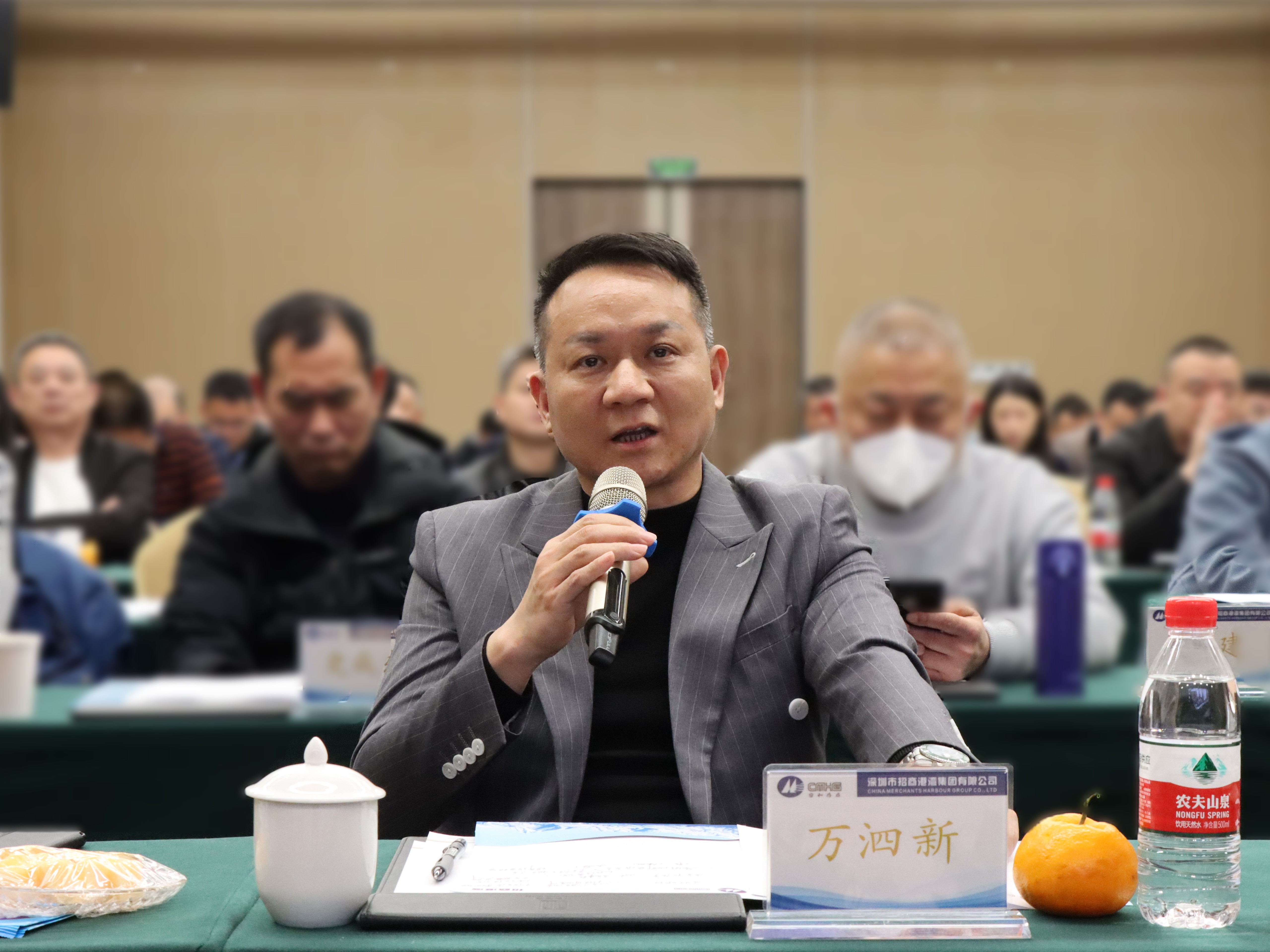 8.港創(chuàng)建材公司董事、總經(jīng)理萬(wàn)泗新發(fā)言.JPG