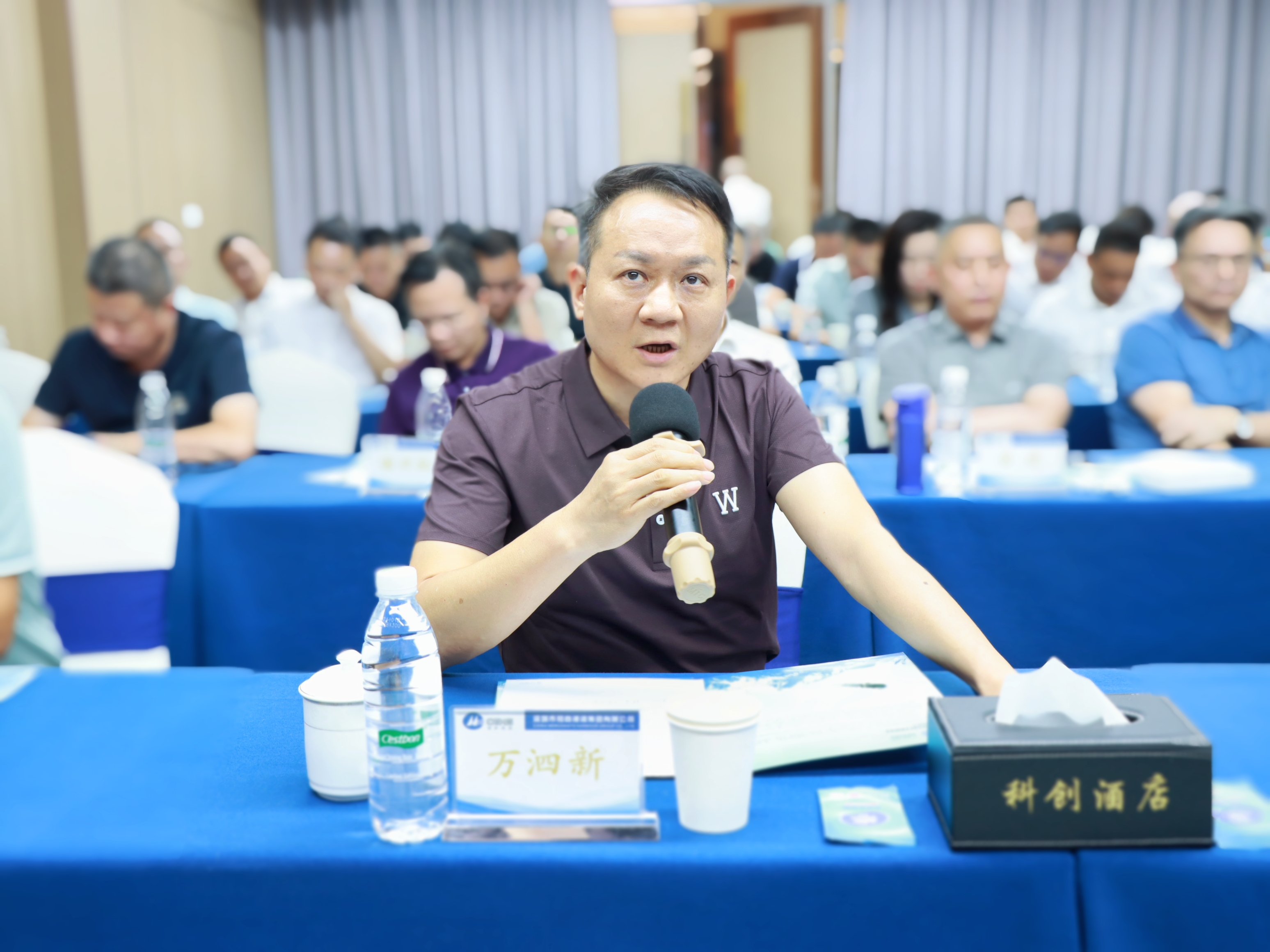 港創(chuàng)股份公司董事、總經(jīng)理萬(wàn)泗新發(fā)言.jpg